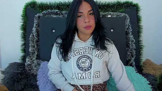 Adrianna Arias online show from December 19, 2025, 5:54 am