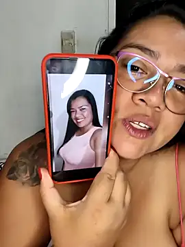 NARNYALABELLA online show from February 13, 2026, 10:48 am