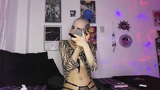 plutonbluemooon333 online show from September 10, 2025, 11:48 pm