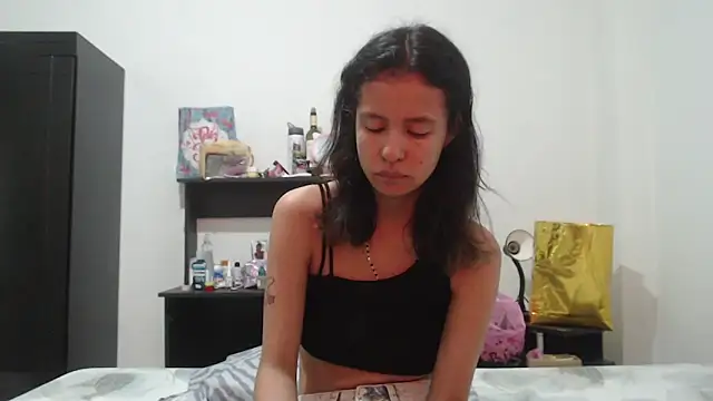 Snapshot of nathaly_jones_ chatting on June 16, 2026, 12:27 pm nathaly jones online show from June 16, 2026, 12:27 pm