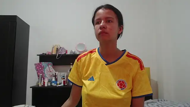 Snapshot of nathaly_jones_ chatting on June 18, 2026, 12:21 pm nathaly jones online show from June 18, 2026, 12:21 pm