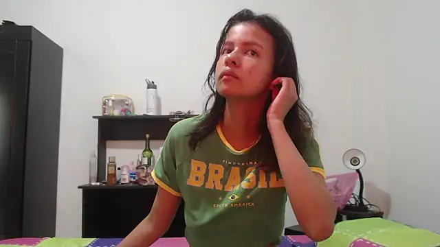 Snapshot of nathaly_jones_ chatting on May 18, 2026, 12:21 pm nathaly jones online show from May 18, 2026, 12:21 pm