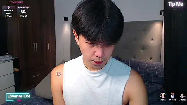 Snapshot of Addictiveboi chatting on November 11, 2025, 3:12 am Addictiveboi online show from November 11, 2025, 3:12 am