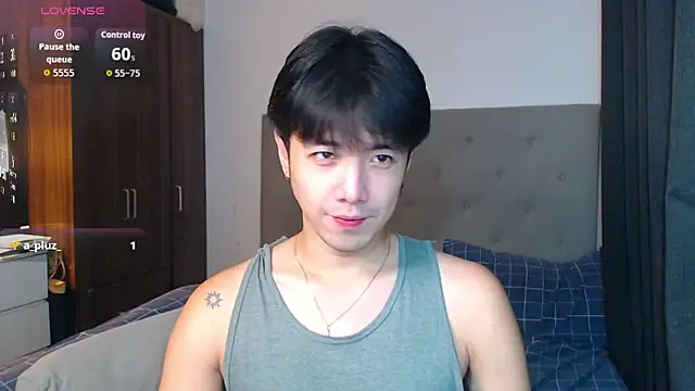 Snapshot of Addictiveboi chatting on October 19, 2025, 2:14 am Addictiveboi online show from October 19, 2025, 2:14 am