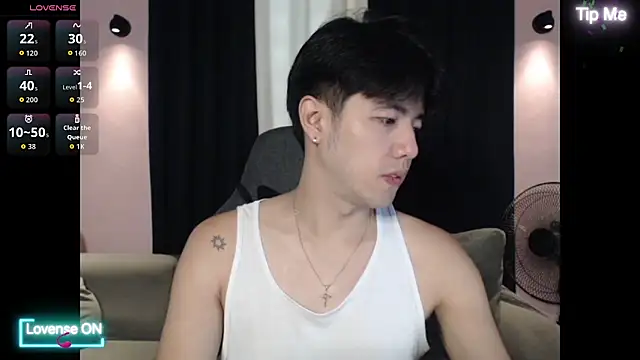 Snapshot of Addictiveboi chatting on November 6, 2025, 1:31 am Addictiveboi online show from November 6, 2025, 1:31 am