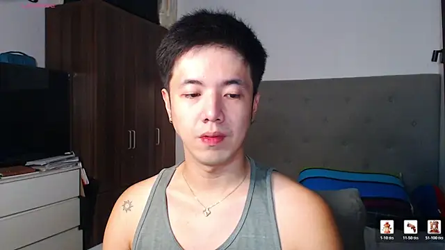 Snapshot of Addictiveboi chatting on February 13, 2026, 2:44 am Addictiveboi online show from February 13, 2026, 2:44 am