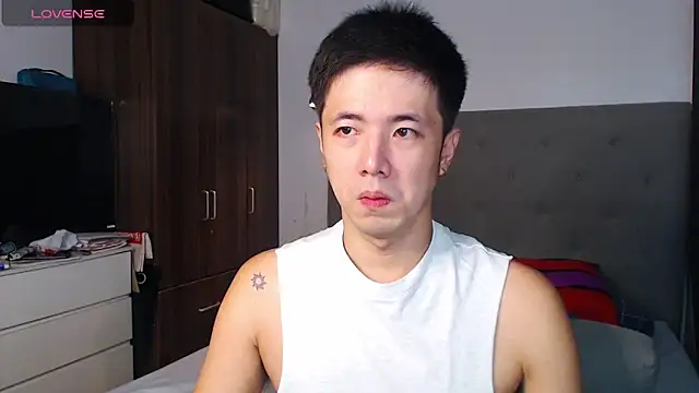 Snapshot of Addictiveboi chatting on February 6, 2026, 3:35 am Addictiveboi online show from February 6, 2026, 3:35 am