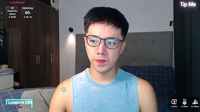 Snapshot of Addictiveboi chatting on November 18, 2025, 2:16 am Addictiveboi online show from November 18, 2025, 2:16 am