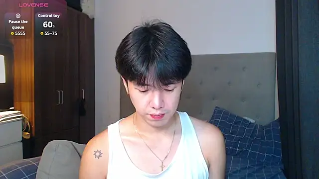 Snapshot of Addictiveboi chatting on October 18, 2025, 2:02 am Addictiveboi online show from October 18, 2025, 2:02 am