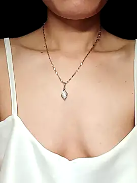 Snapshot of Hinna_x chatting on October 22, 2025, 9:24 pm Hinna x online show from October 22, 2025, 9:24 pm