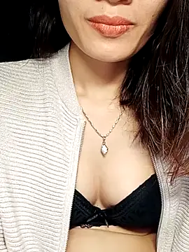 Snapshot of Hinna_x chatting on November 14, 2025, 8:01 pm Hinna x online show from November 14, 2025, 8:01 pm