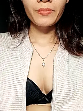 Snapshot of Hinna_x chatting on November 3, 2025, 8:56 pm Hinna x online show from November 3, 2025, 8:56 pm