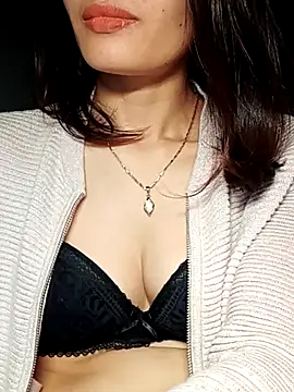 Snapshot of Hinna_x chatting on November 16, 2025, 8:24 pm Hinna x online show from November 16, 2025, 8:24 pm