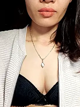 Snapshot of Hinna_x chatting on November 8, 2025, 8:23 pm Hinna x online show from November 8, 2025, 8:23 pm