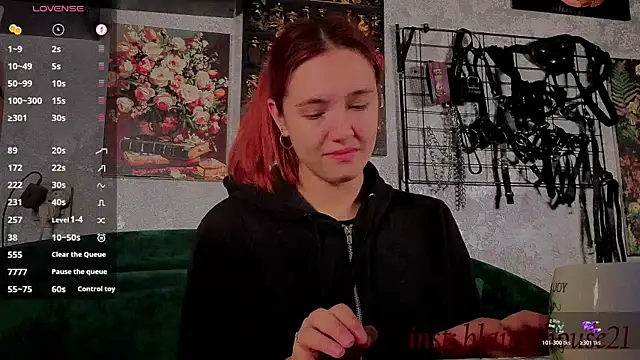 Snapshot of the_high_priestess chatting on October 19, 2025, 5:10 am the high priestess online show from October 19, 2025, 5:10 am