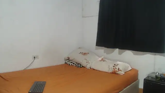 Snapshot of RuiMaddoox chatting on October 20, 2025, 7:14 pm RuiMaddoox online show from October 20, 2025, 7:14 pm