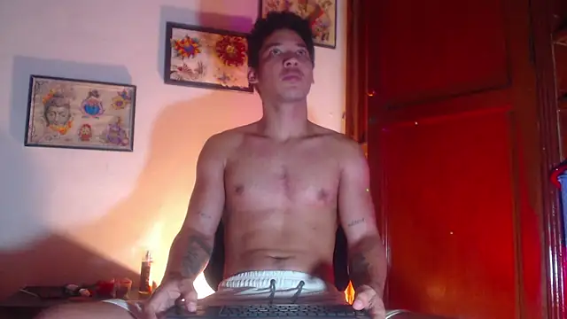 Snapshot of RuiMaddoox chatting on October 16, 2025, 11:07 am RuiMaddoox online show from October 16, 2025, 11:07 am