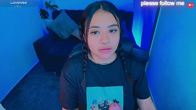 nicemiiaa7  online show from March 18, 2026, 6:20 pm