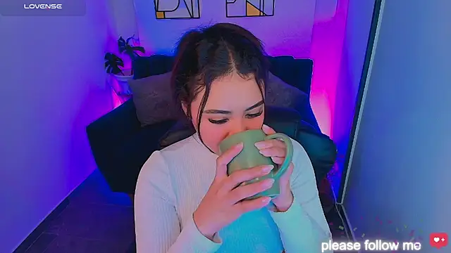 nicemiiaa7  online show from March 10, 2026, 1:15 pm