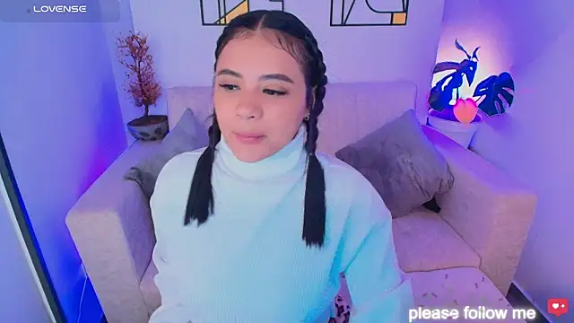 nicemiiaa7  online show from February 16, 2026, 11:35 pm