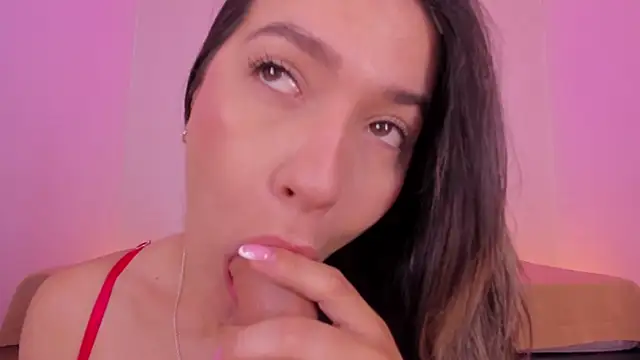 aleksandramiller  online show from May 7, 2026, 1:14 pm
