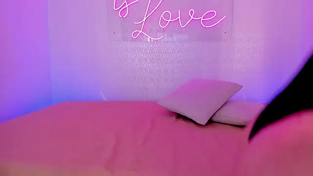 aleksandramiller  online show from April 23, 2026, 8:54 pm