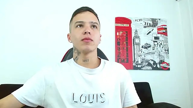 Cumandres18 online show from August 8, 2026, 3:41 pm