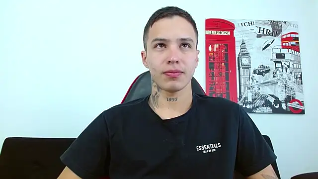 Cumandres18 online show from July 15, 2026, 3:41 pm