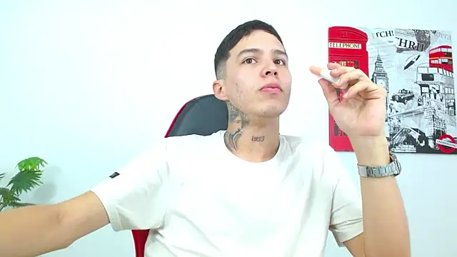 Cumandres18 online show from February 19, 2026, 2:58 pm