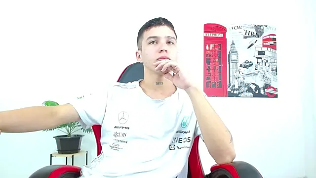 Snapshot of Cumandres18 chatting on October 11, 2025, 2:07 pm Cumandres18 online show from October 11, 2025, 2:07 pm