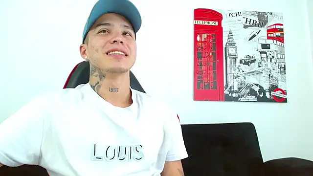 Cumandres18 online show from July 8, 2026, 3:24 pm