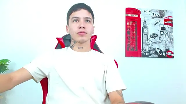 Cumandres18 online show from February 25, 2026, 3:12 pm