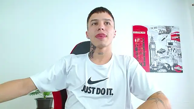 Snapshot of Cumandres18 chatting on December 15, 2025, 2:12 pm Cumandres18 online show from December 15, 2025, 2:12 pm