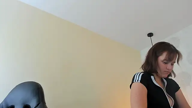 GIANAMILLER6 online show from June 27, 2026, 12:11 pm