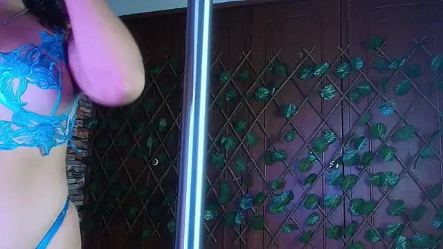 catalina santana20 online show from November 12, 2025, 10:24 pm