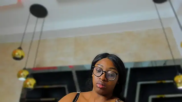Snapshot of YallianaBrooks chatting on June 20, 2026, 12:10 pm YallianaBrooks online show from June 20, 2026, 12:10 pm