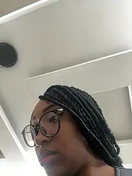 Snapshot of YallianaBrooks chatting on July 18, 2026, 12:25 pm YallianaBrooks online show from July 18, 2026, 12:25 pm