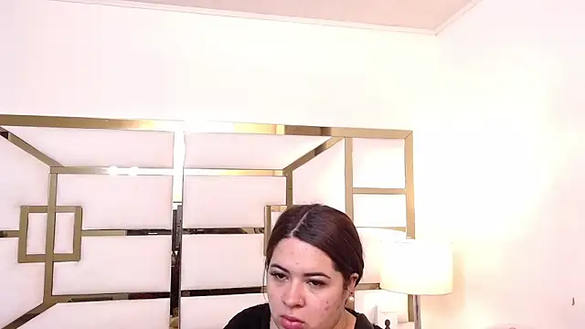 AnniieCarther online show from December 21, 2025, 1:24 pm