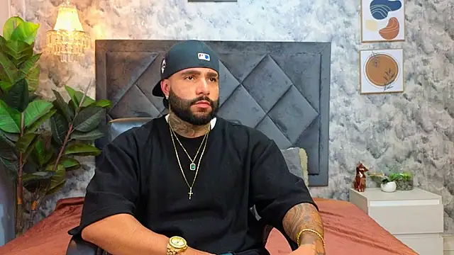 Apolo rousse1 online show from November 17, 2025, 9:30 pm