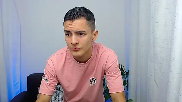 Matiius18 online show from November 9, 2025, 1:48 pm