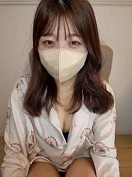 Snapshot of Sakura-japanese- chatting on April 18, 2026, 12:13 am Sakura-japanese- online show from April 18, 2026, 12:13 am
