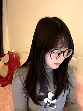 Ella-A9 online show from December 3, 2025, 3:33 pm