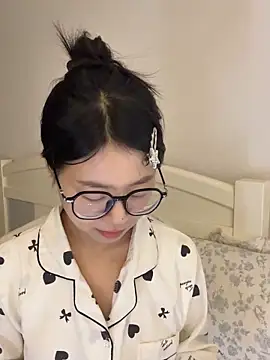 Ella-A9 online show from November 6, 2025, 6:06 am