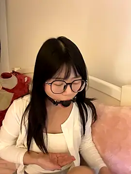 Ella-A9 online show from November 28, 2025, 3:01 pm