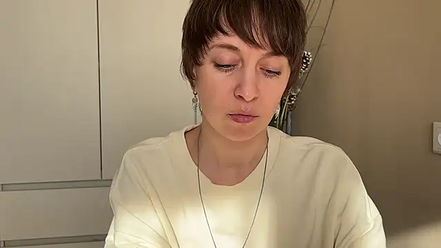 daniellia  online show from May 8, 2026, 2:21 pm