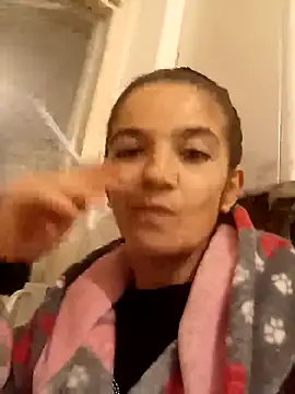 alinaalinutzq online show from November 21, 2025, 9:03 pm