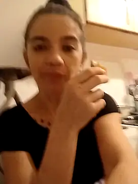 alinaalinutzq online show from November 23, 2025, 7:02 pm