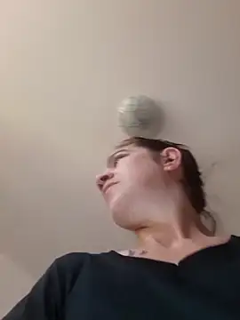 alinaalinutzq online show from November 4, 2025, 7:12 am