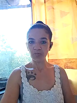 alinaalinutzq online show from September 22, 2025, 10:43 am