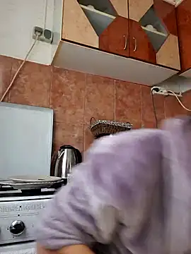 alinaalinutzq online show from October 18, 2025, 2:08 pm